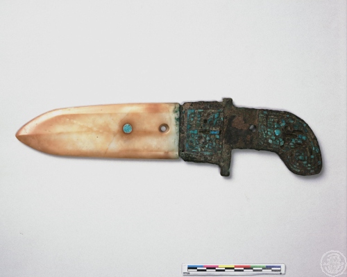 鑲嵌綠松石銅內玉戈