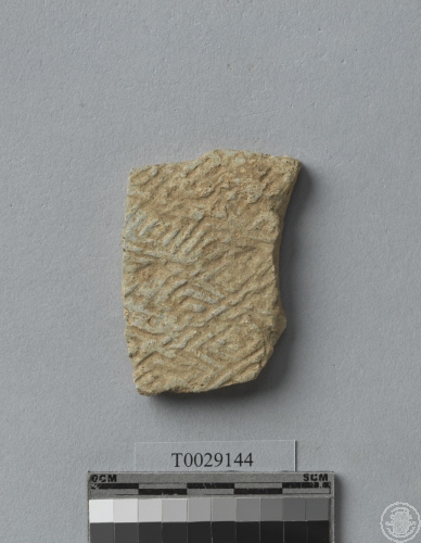 雲雷紋硬陶腹片