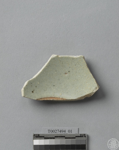 簡筆折枝太陽花紋釉上紅彩瓷碗腹片