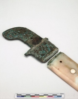 鑲嵌綠松石銅內玉戈