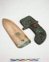 鑲嵌綠松石銅內玉戈