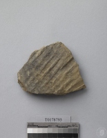 方格紋夾砂陶腹片