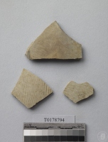 條紋夾砂陶腹片