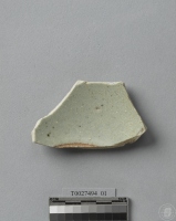 簡筆折枝太陽花紋釉上紅彩瓷碗腹片