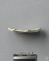 簡筆折枝太陽花紋釉上紅彩瓷碗腹片