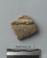 繩紋夾砂陶腹片