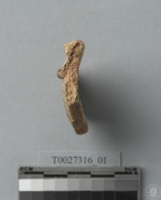 繩紋夾砂陶腹片