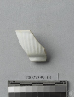 模製直條紋白瓷杯